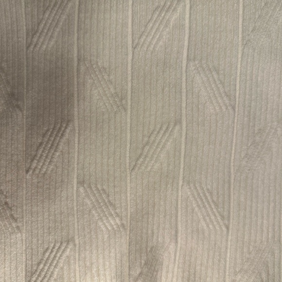 White Sweater by Lulus with texture long sleeve and rounded neck New with Tags - Picture 3 of 8